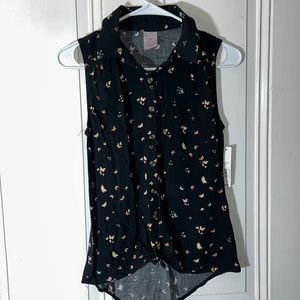 No Boundaries Woman’s size XS button up shirt with Butterflies. New with tags